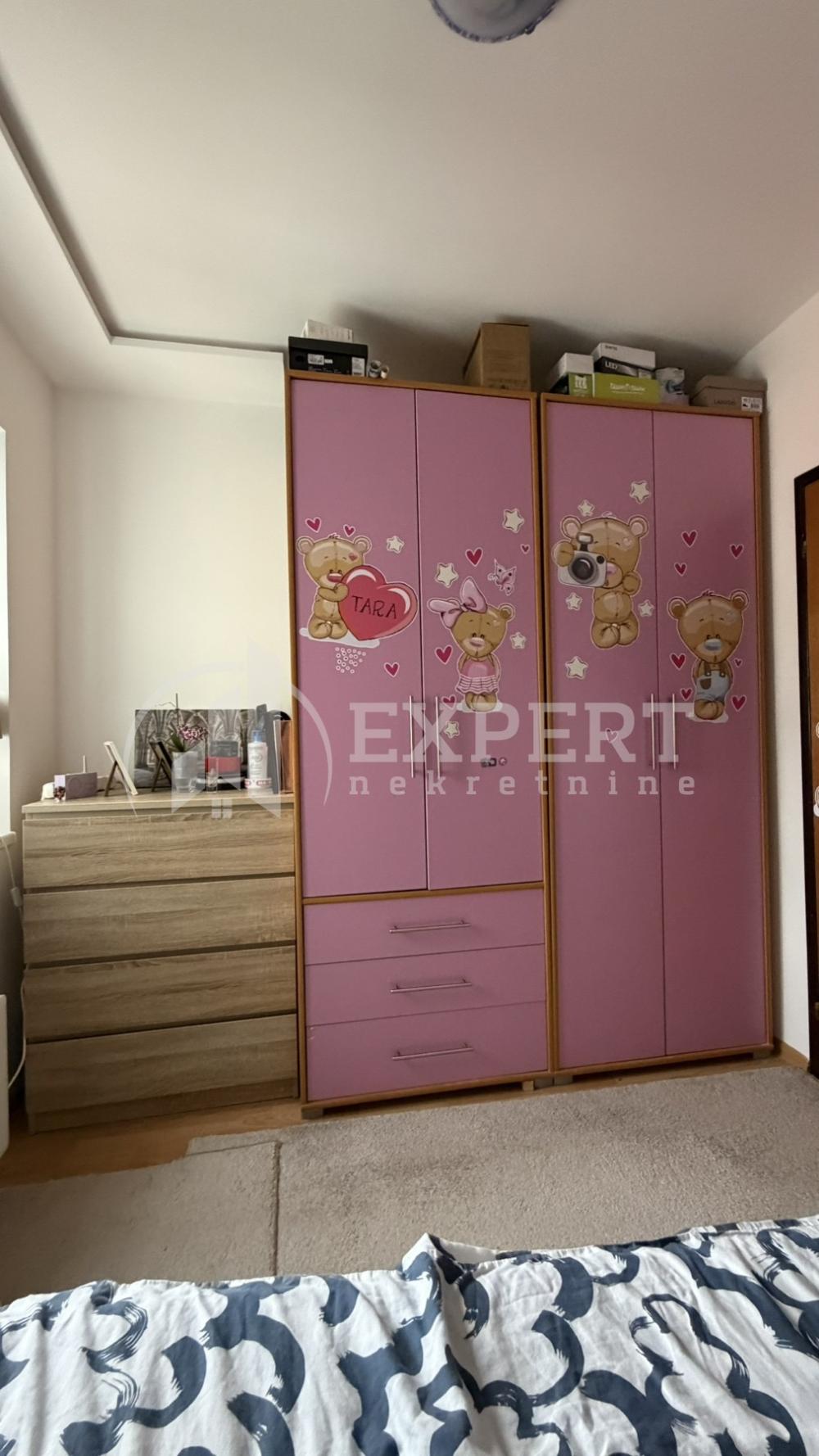 Slika 7 - Stan u zgradi, uknjižen, grejanje na struju, oglas ID p-016005