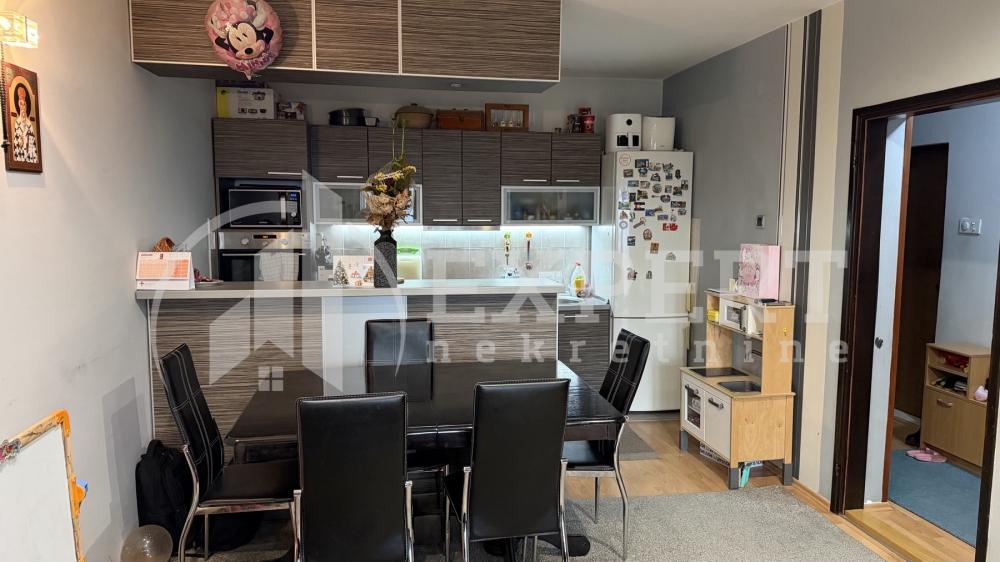 Slika 2 - Stan u zgradi, uknjižen, grejanje na struju, oglas ID p-016005