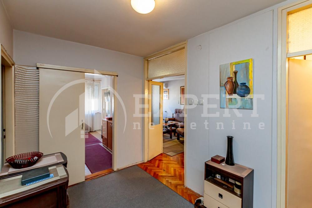 Slika 7 - Stan u zgradi, uknjižen, centralno grejanje, oglas ID p-016008