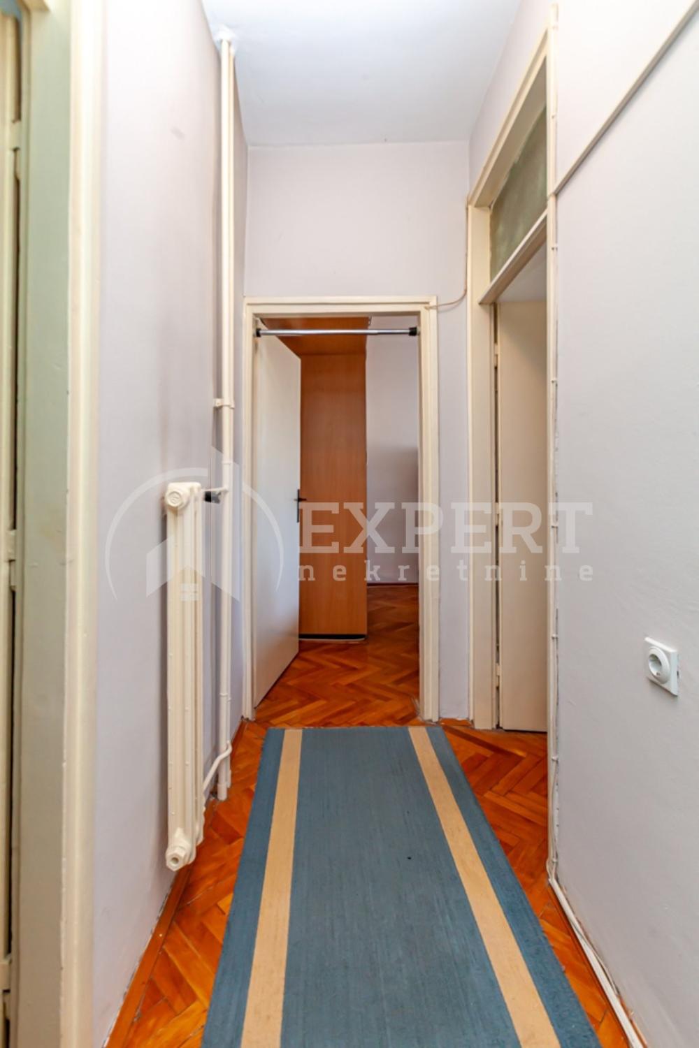 Slika 8 - Stan u zgradi, uknjižen, centralno grejanje, oglas ID p-016008