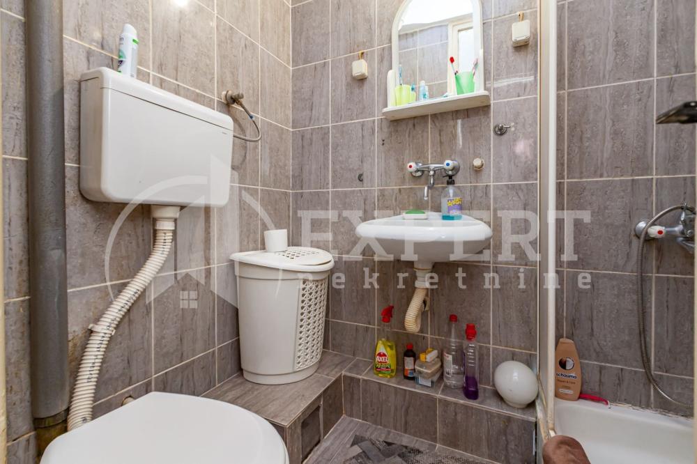 Slika 10 - Stan u zgradi, uknjižen, centralno grejanje, oglas ID p-016008