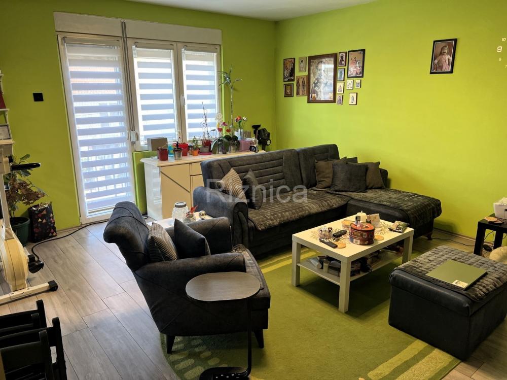 Slika 4 - Prodaja dvoiposobnog stana, Pantelej Niš, terasa, garaža