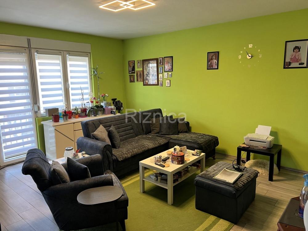 Slika 5 - Prodaja dvoiposobnog stana, Pantelej Niš, terasa, garaža