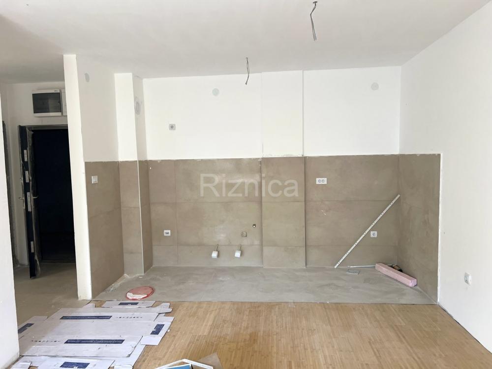 Slika 1 - Prodaja troiposobnog stana, Pantelej Niš, terasa