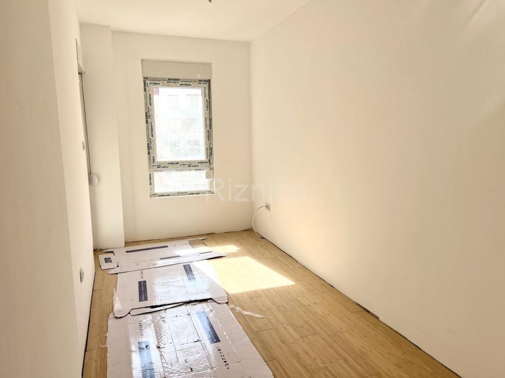 Slika 3 - Prodaja troiposobnog stana, Pantelej Niš, terasa