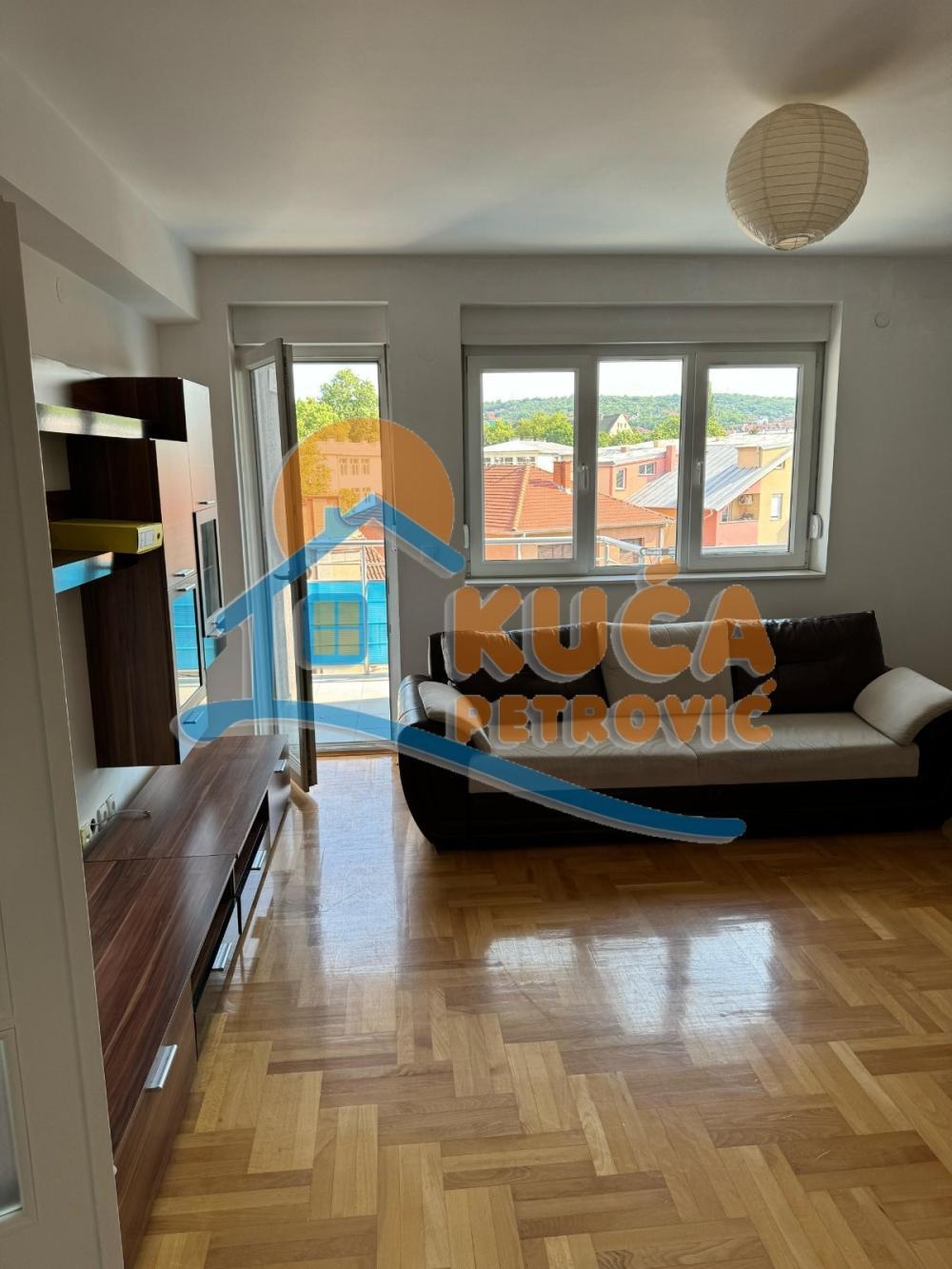 Glavna slika -Stan u zgradi, uknjižen, etažno grejanje, oglas ID p-016004