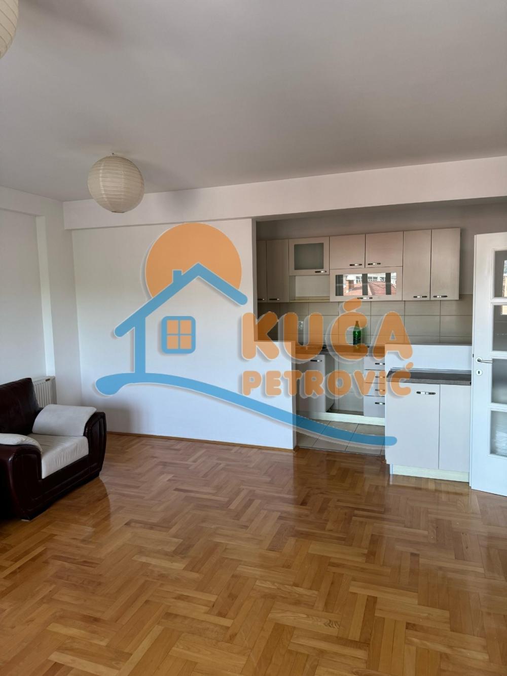 Slika 1 - Stan u zgradi, uknjižen, etažno grejanje, oglas ID p-016004