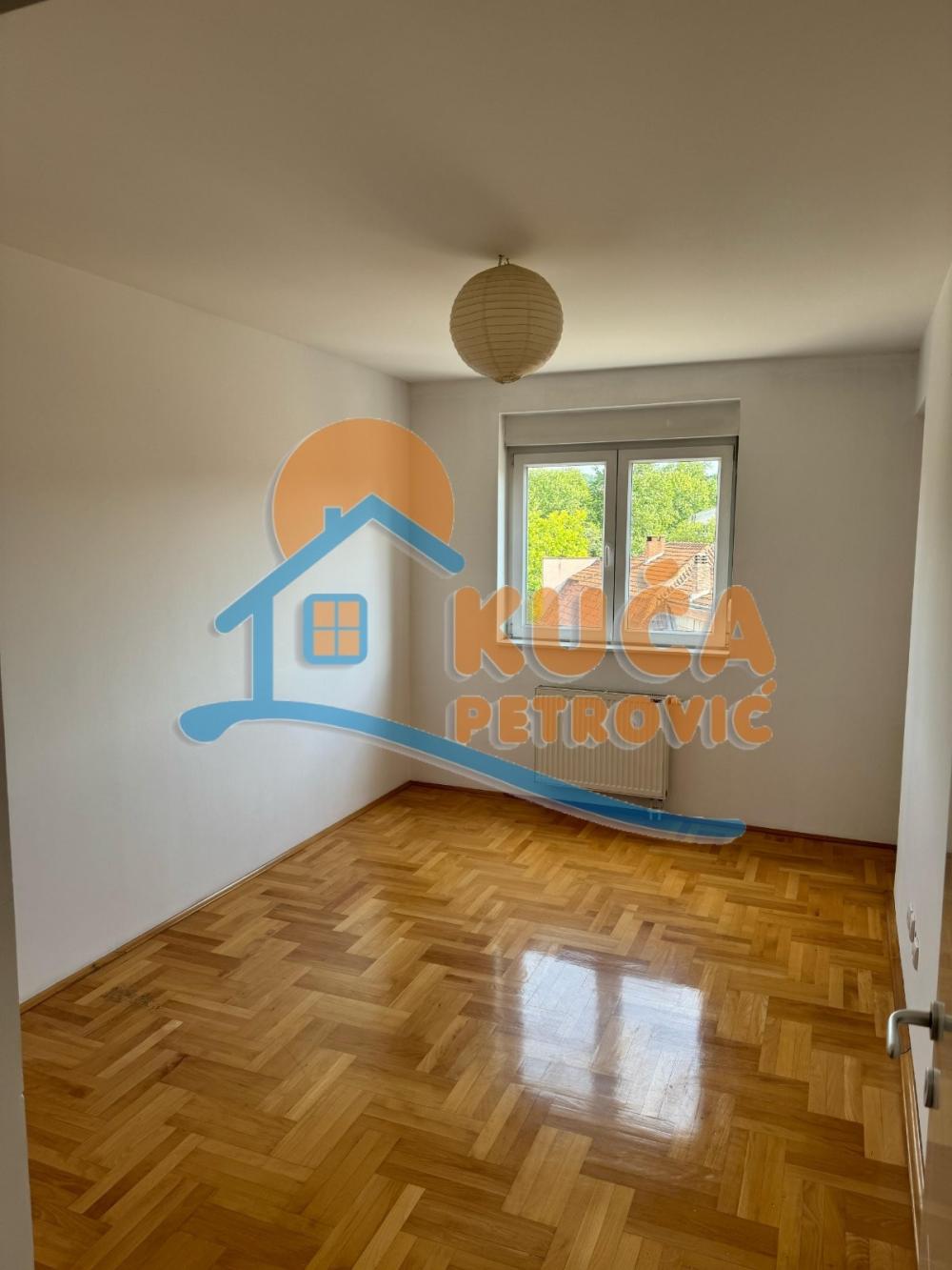 Slika 4 - Stan u zgradi, uknjižen, etažno grejanje, oglas ID p-016004