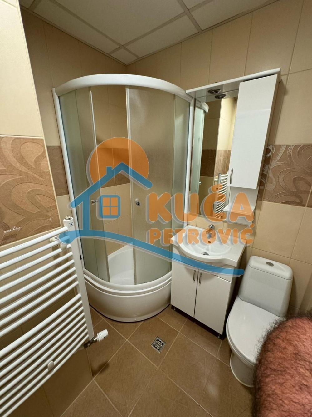 Slika 6 - Stan u zgradi, uknjižen, etažno grejanje, oglas ID p-016004