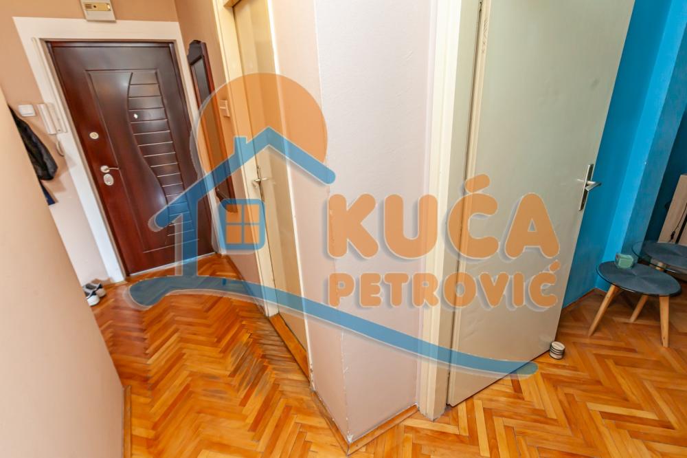 Slika 6 - Stan u zgradi, uknjižen, centralno grejanje, oglas ID p-016016