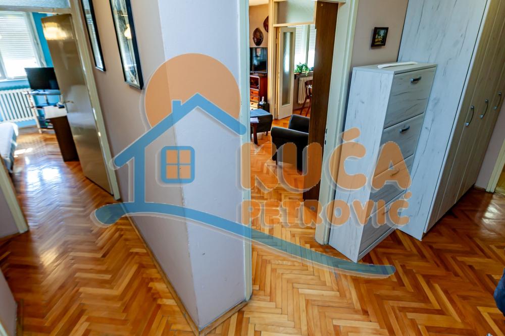 Slika 7 - Stan u zgradi, uknjižen, centralno grejanje, oglas ID p-016016