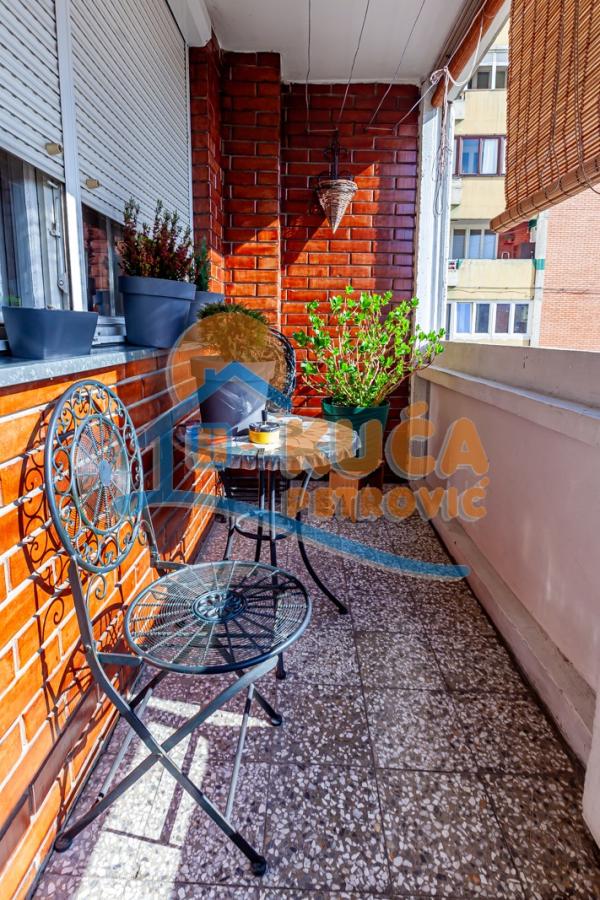 Slika 4 - Stan u zgradi, uknjižen, centralno grejanje, oglas ID p-016016