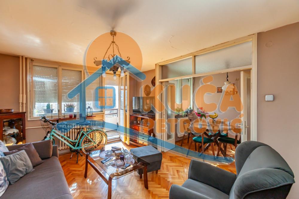 Slika 1 - Stan u zgradi, uknjižen, centralno grejanje, oglas ID p-016016