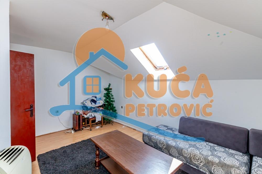 Glavna slika -Stan u zgradi, uknjižen, grejanje na struju, oglas ID p-016027