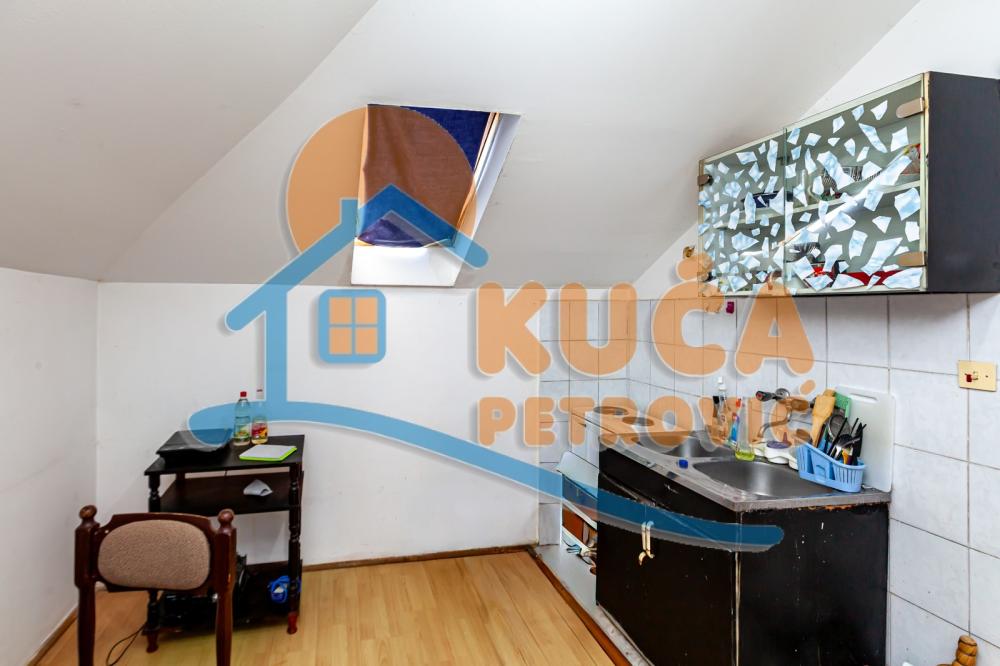 Slika 4 - Stan u zgradi, uknjižen, grejanje na struju, oglas ID p-016027