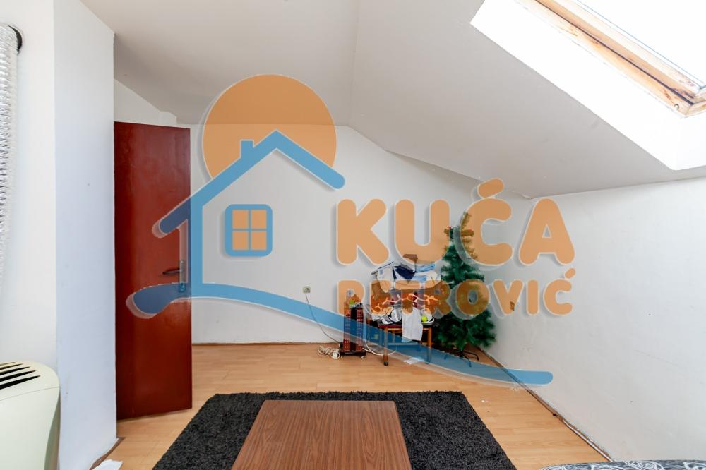 Slika 3 - Stan u zgradi, uknjižen, grejanje na struju, oglas ID p-016027