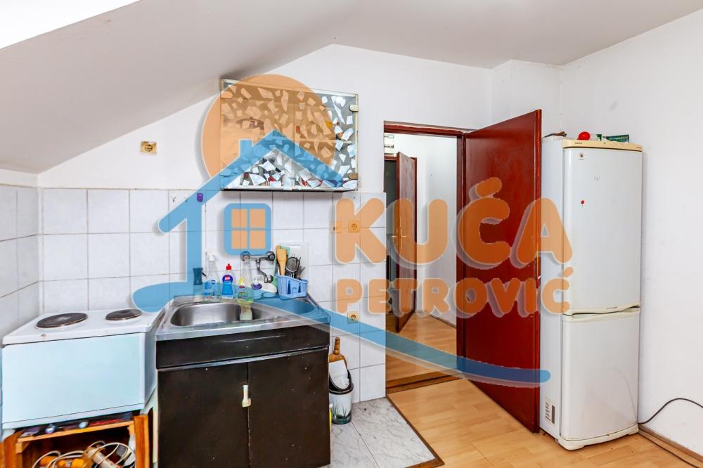 Slika 5 - Stan u zgradi, uknjižen, grejanje na struju, oglas ID p-016027