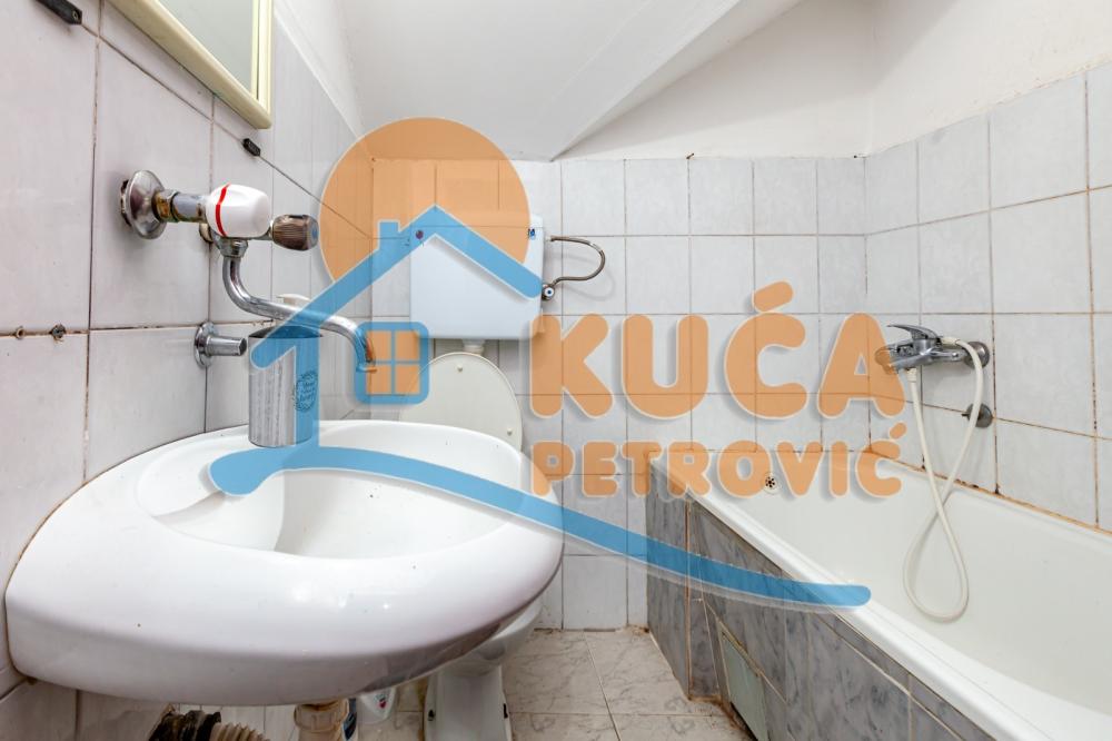 Slika 8 - Stan u zgradi, uknjižen, grejanje na struju, oglas ID p-016027