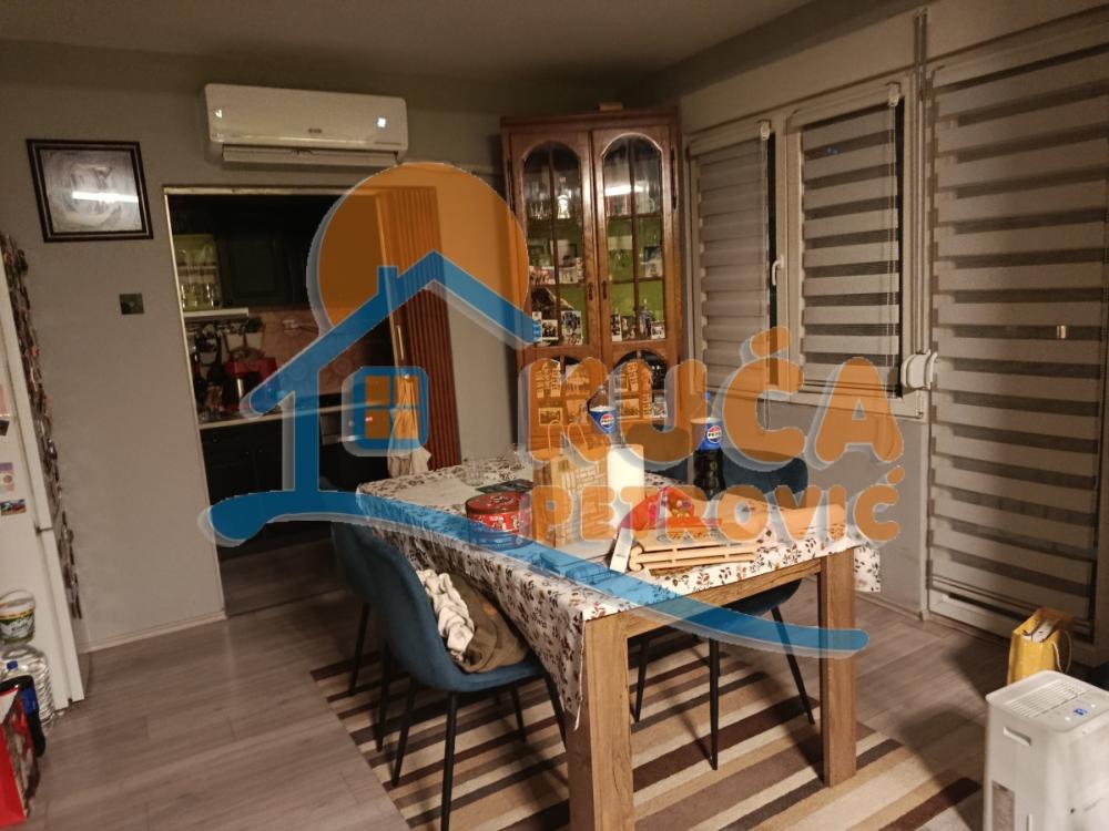 Slika 5 - Stan u zgradi, uknjižen, etažno grejanje, oglas ID p-016037