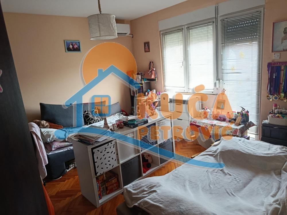 Slika 6 - Stan u zgradi, uknjižen, etažno grejanje, oglas ID p-016037