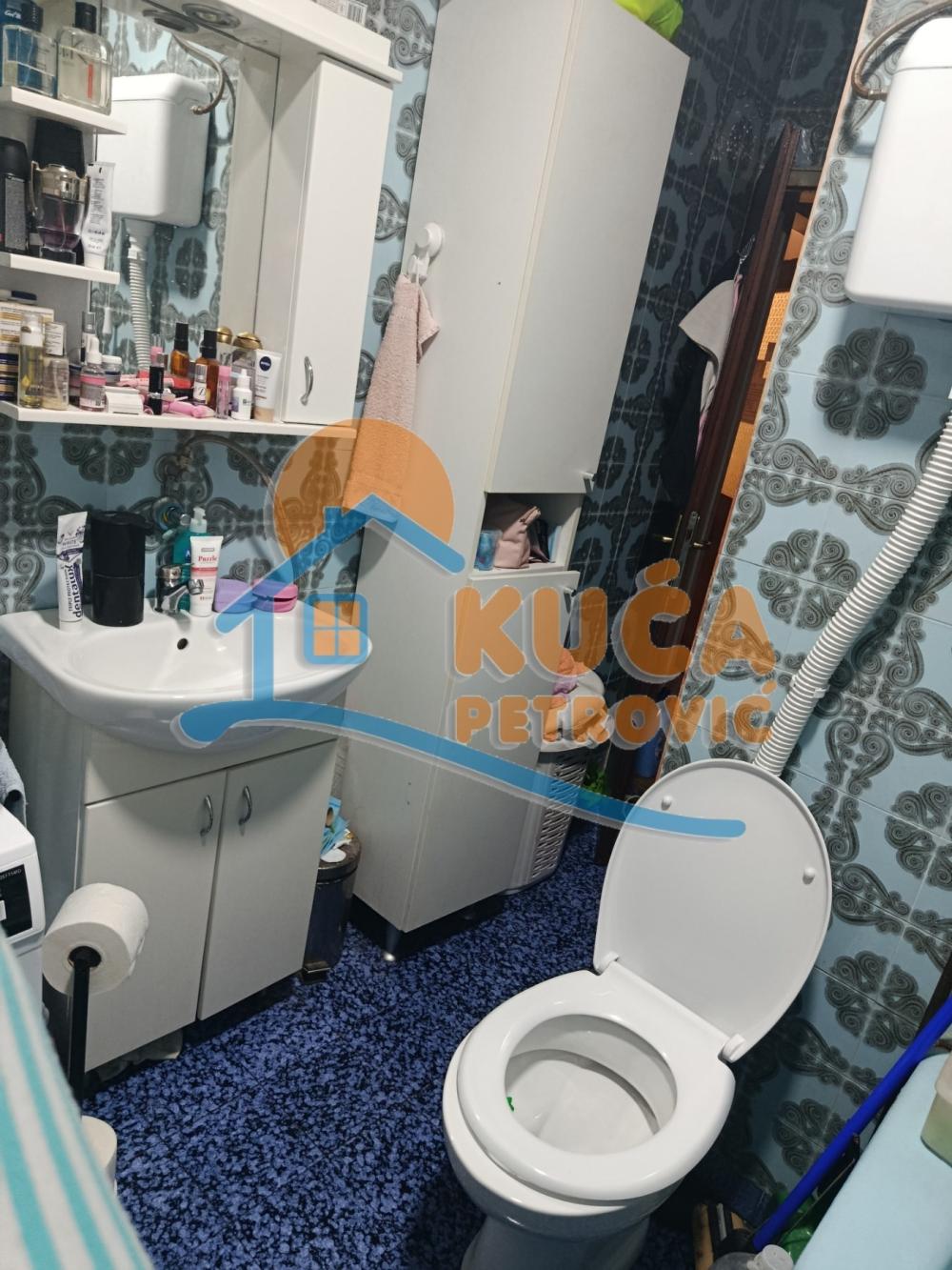 Slika 9 - Stan u zgradi, uknjižen, etažno grejanje, oglas ID p-016037