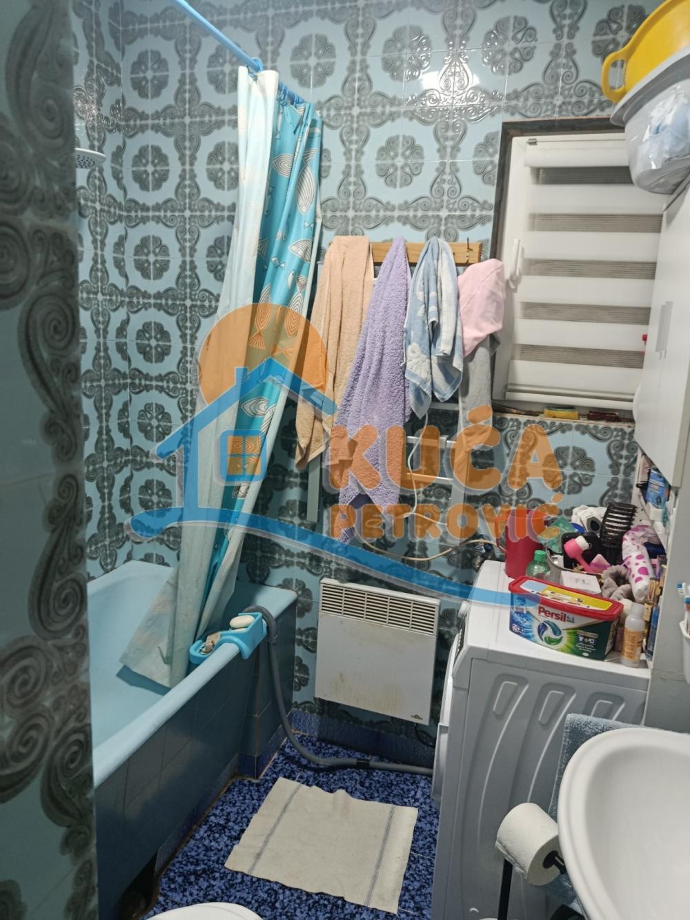 Slika 8 - Stan u zgradi, uknjižen, etažno grejanje, oglas ID p-016037