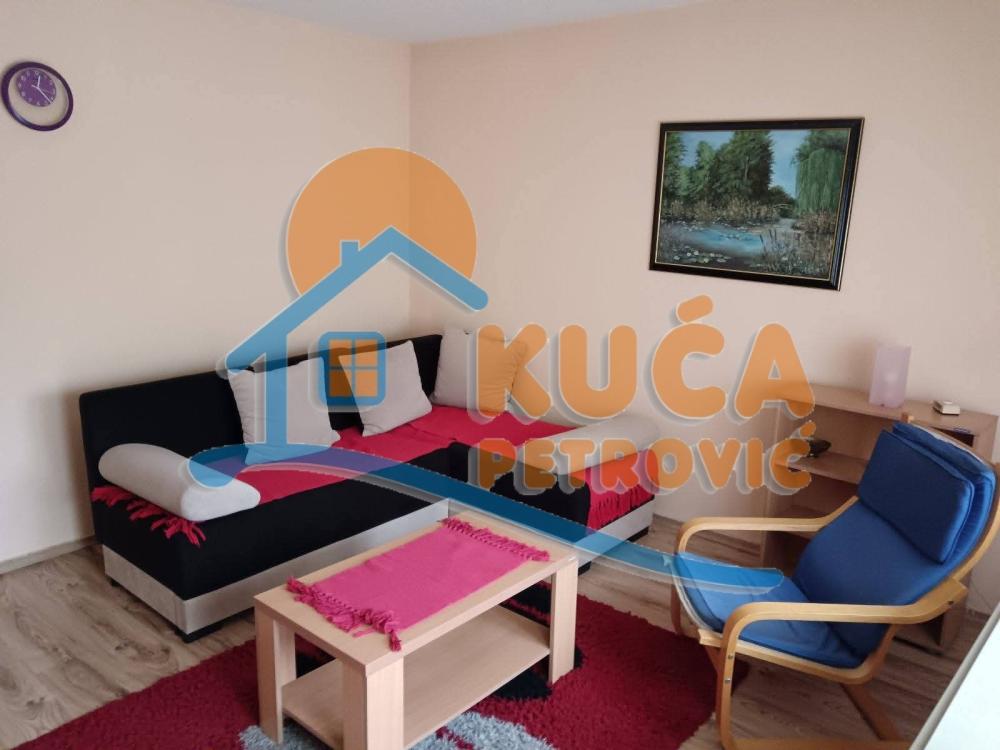 Slika 1 - Stan u zgradi, uknjižen, etažno grejanje, oglas ID p-016038