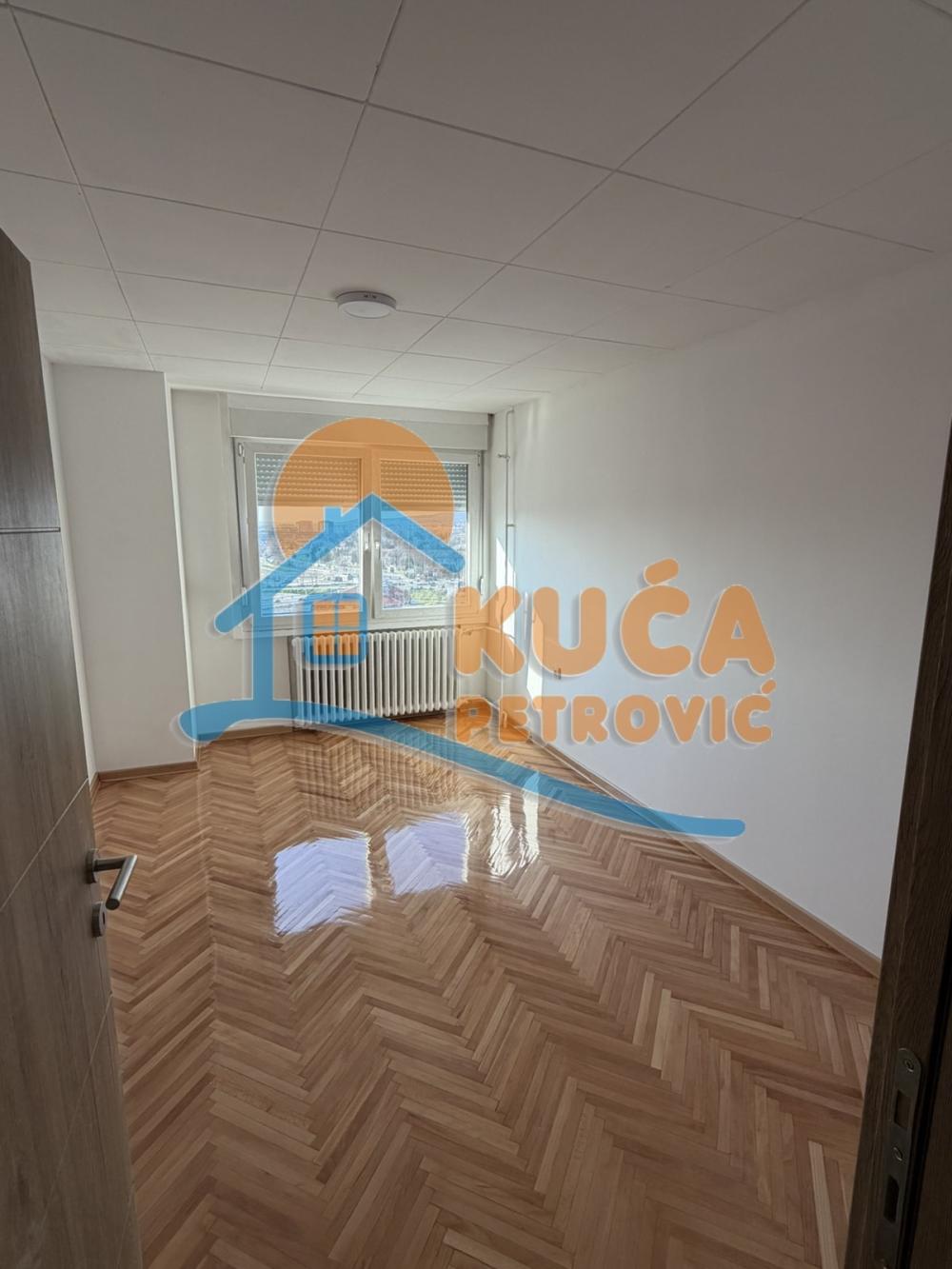 Slika 7 - Stan u zgradi, uknjižen, grejanje na struju, oglas ID p-016066