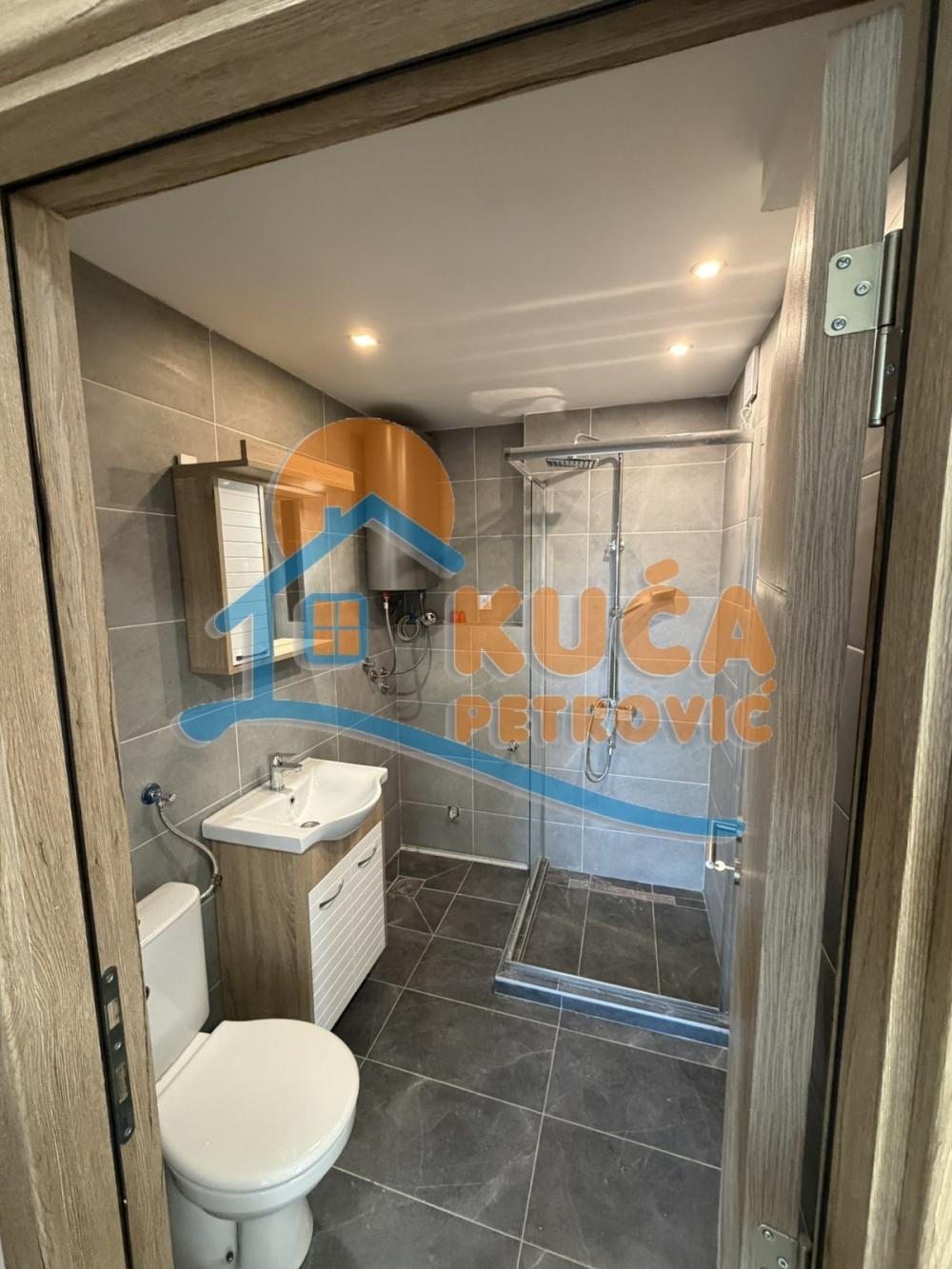 Slika 4 - Stan u zgradi, uknjižen, grejanje na struju, oglas ID p-016066