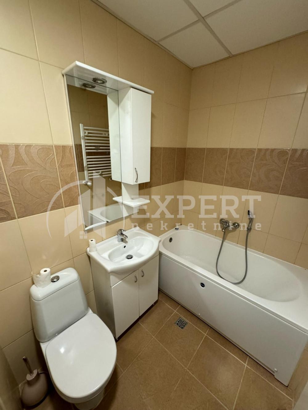 Slika 7 - Stan u zgradi, uknjižen, etažno grejanje, oglas ID p-016004