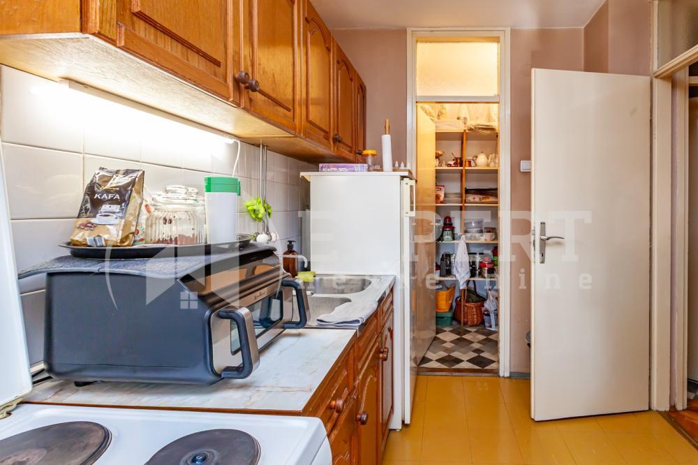 Glavna slika -Stan u zgradi, uknjižen, centralno grejanje, oglas ID p-016016