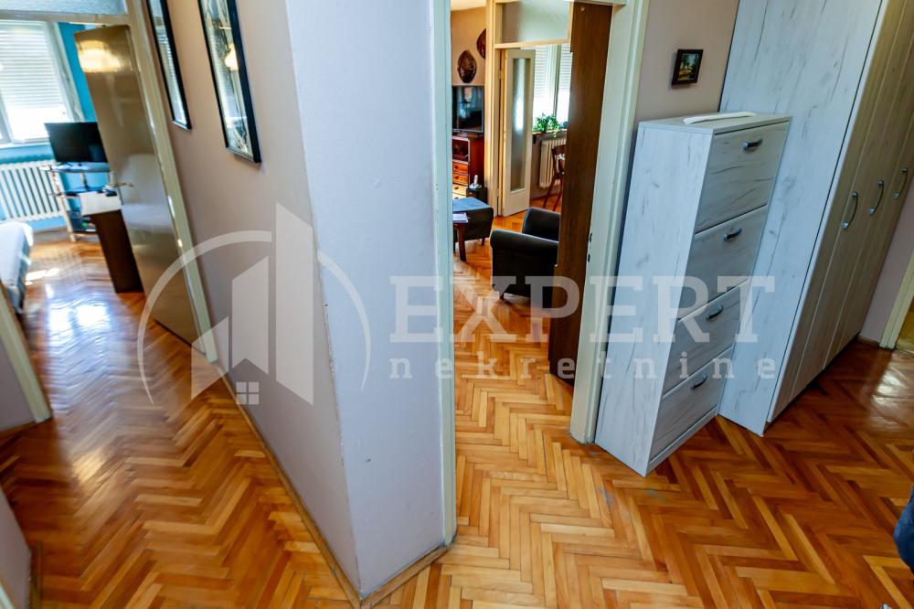 Slika 7 - Stan u zgradi, uknjižen, centralno grejanje, oglas ID p-016016