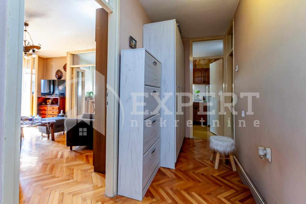 Slika 10 - Stan u zgradi, uknjižen, centralno grejanje, oglas ID p-016016