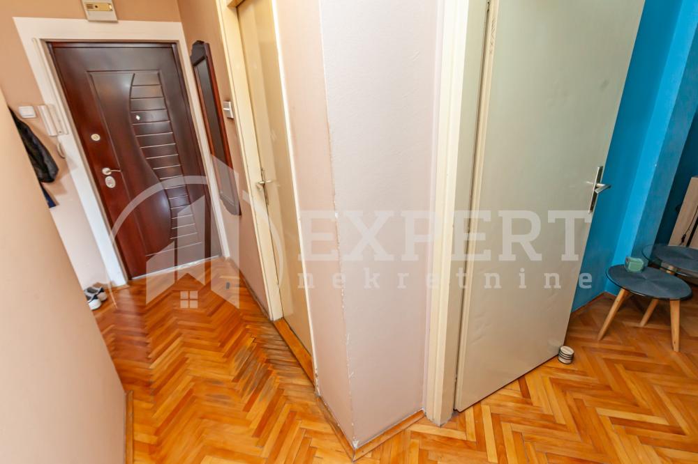 Slika 6 - Stan u zgradi, uknjižen, centralno grejanje, oglas ID p-016016