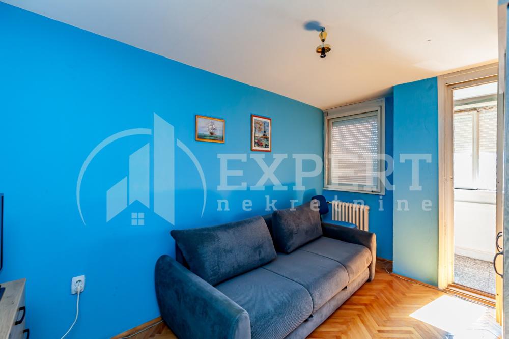 Slika 9 - Stan u zgradi, uknjižen, centralno grejanje, oglas ID p-016016