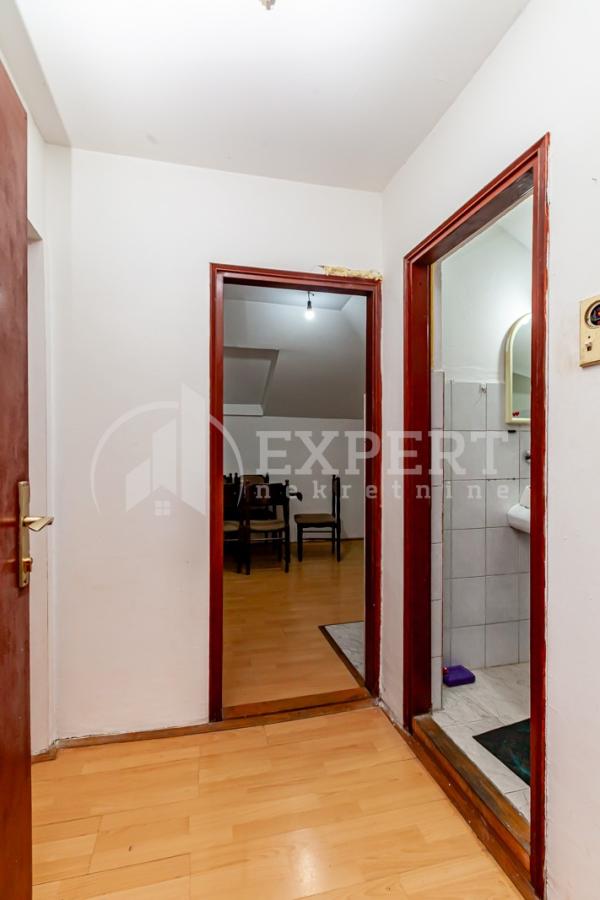 Slika 6 - Stan u zgradi, uknjižen, grejanje na struju, oglas ID p-016027