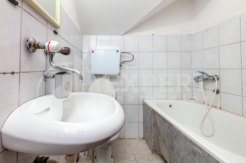 Slika 8 - Stan u zgradi, uknjižen, grejanje na struju, oglas ID p-016027