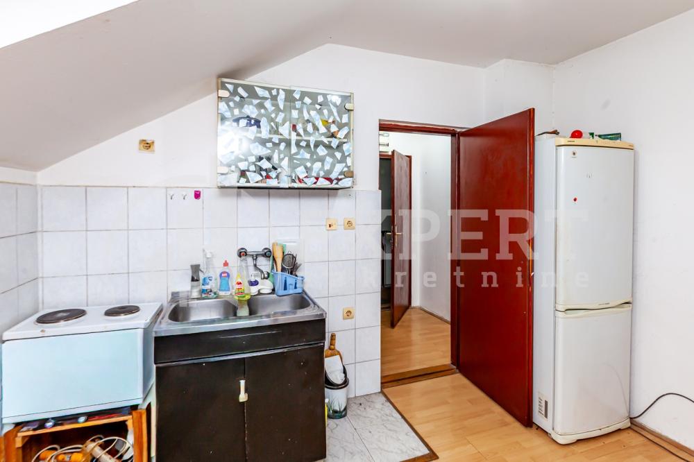 Slika 5 - Stan u zgradi, uknjižen, grejanje na struju, oglas ID p-016027