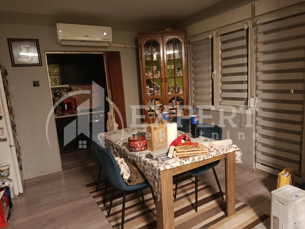 Slika 5 - Stan u zgradi, uknjižen, etažno grejanje, oglas ID p-016037