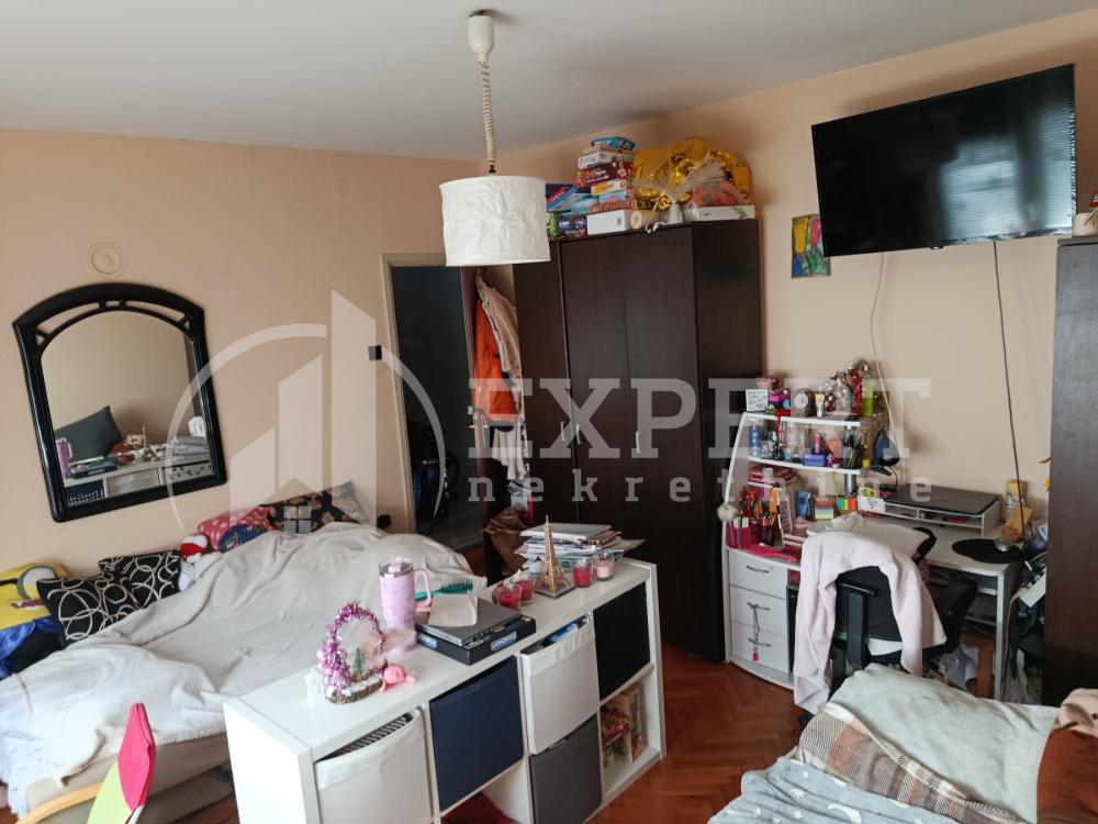 Slika 7 - Stan u zgradi, uknjižen, etažno grejanje, oglas ID p-016037