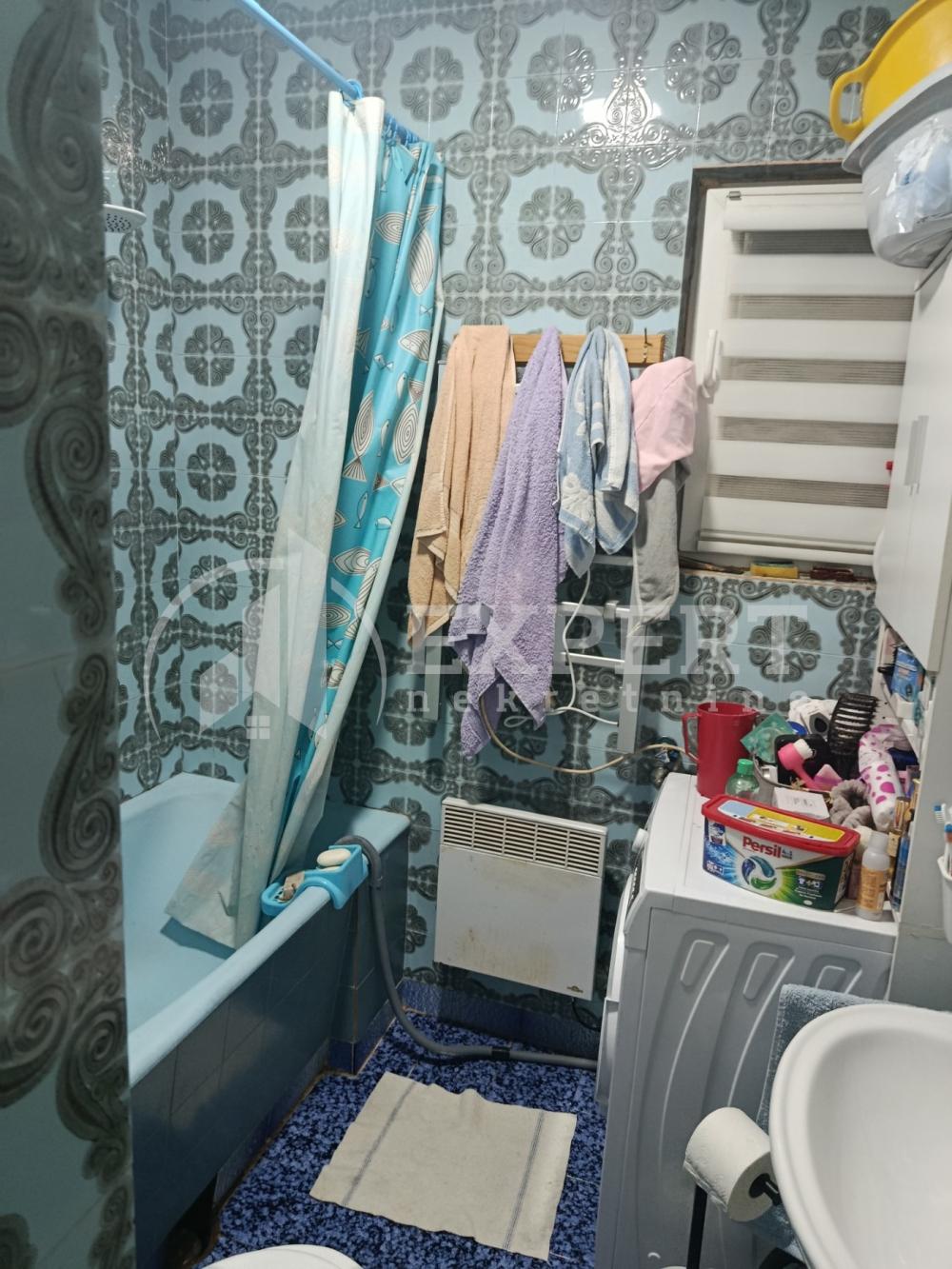 Slika 8 - Stan u zgradi, uknjižen, etažno grejanje, oglas ID p-016037