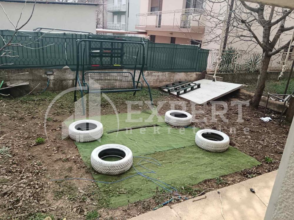 Slika 11 - Stan u zgradi, uknjižen, etažno grejanje, oglas ID p-016037