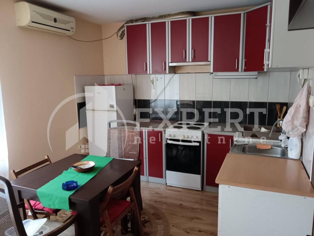 Slika 3 - Stan u zgradi, uknjižen, etažno grejanje, oglas ID p-016038