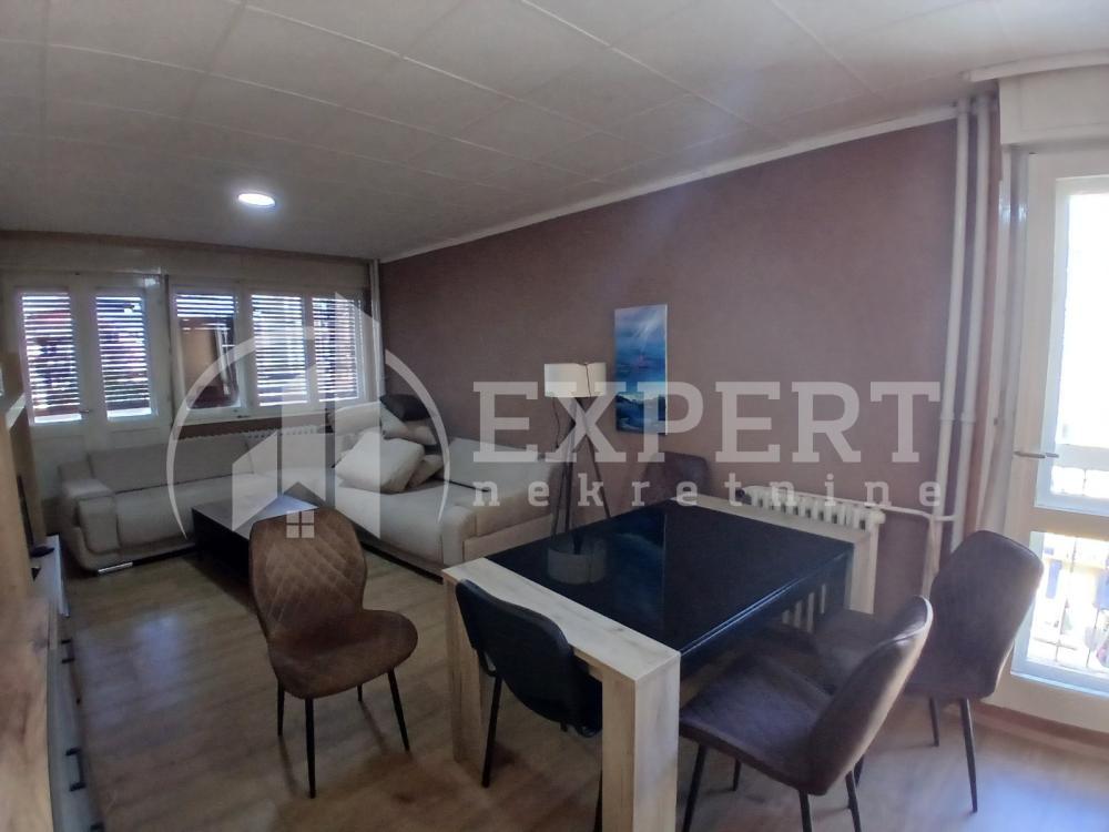 Glavna slika -Stan u zgradi, uknjižen, centralno grejanje, oglas ID p-016040