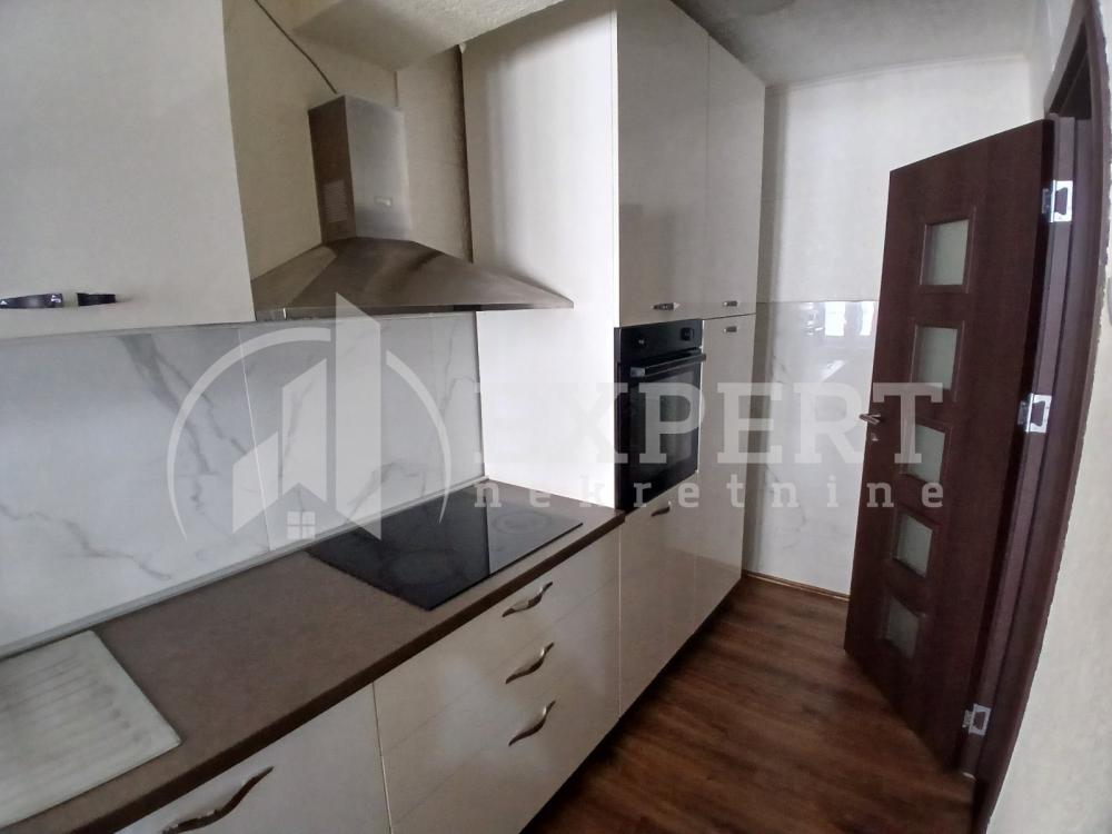 Slika 5 - Stan u zgradi, uknjižen, centralno grejanje, oglas ID p-016040