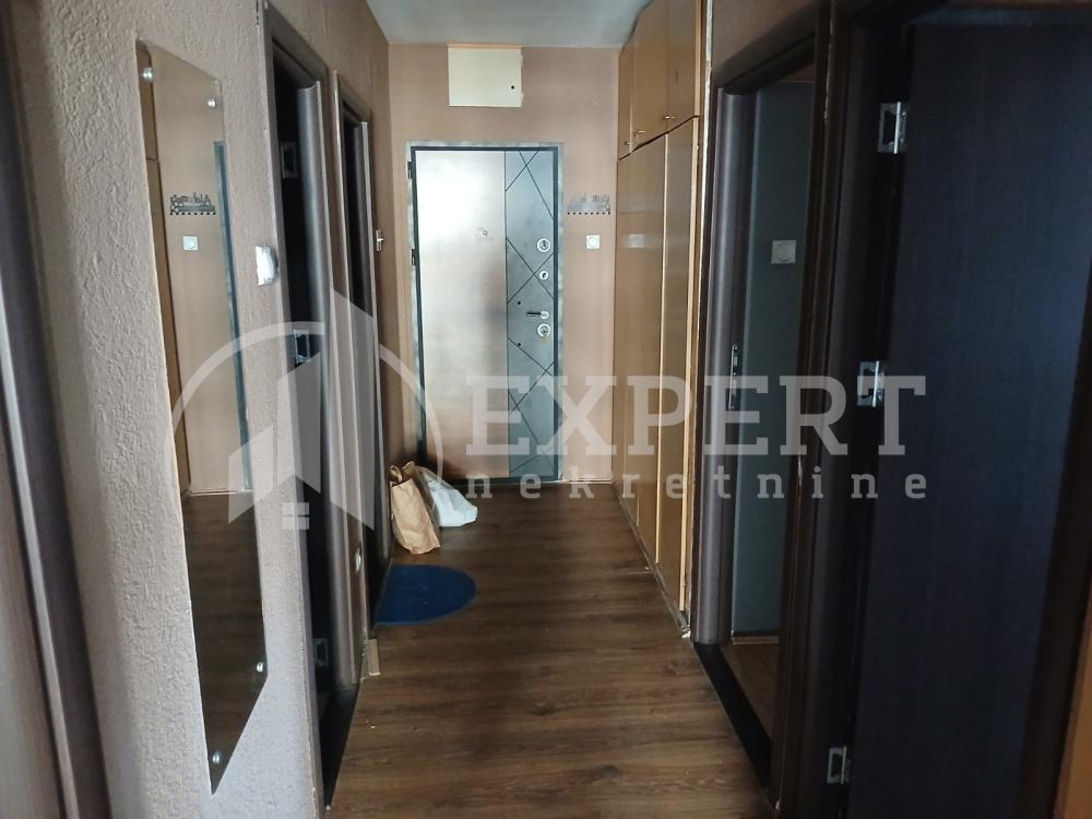 Slika 1 - Stan u zgradi, uknjižen, centralno grejanje, oglas ID p-016040