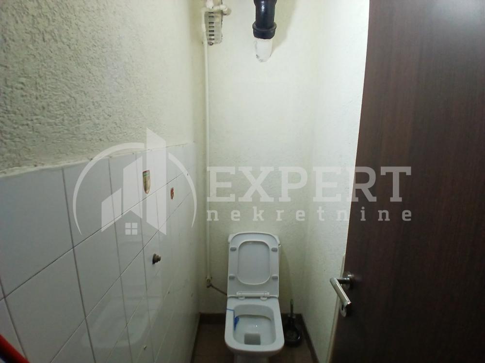 Slika 9 - Stan u zgradi, uknjižen, centralno grejanje, oglas ID p-016040