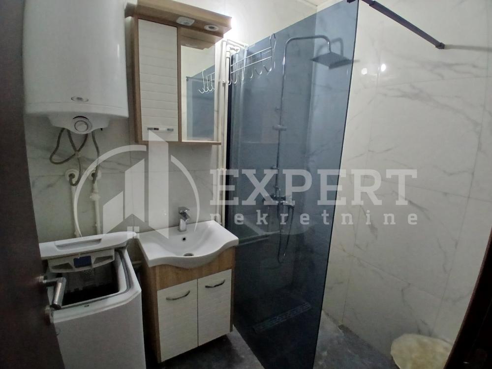 Slika 8 - Stan u zgradi, uknjižen, centralno grejanje, oglas ID p-016040