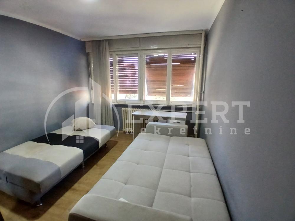 Slika 7 - Stan u zgradi, uknjižen, centralno grejanje, oglas ID p-016040