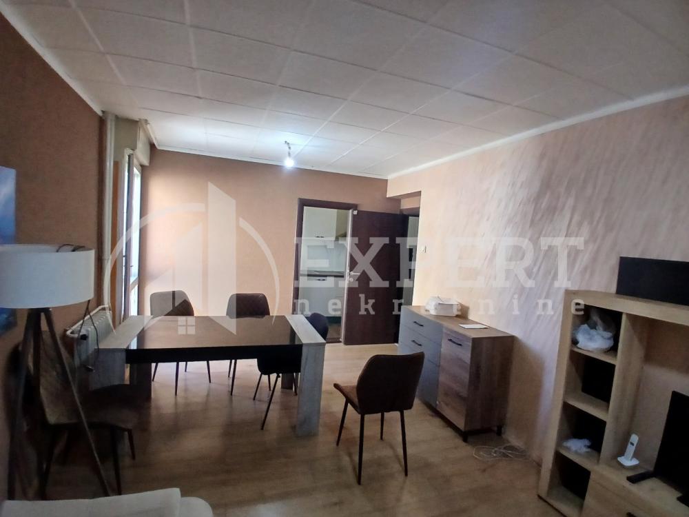 Slika 3 - Stan u zgradi, uknjižen, centralno grejanje, oglas ID p-016040